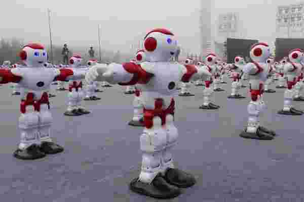 观看1,000机器人齐声跳舞-并创造世界纪录