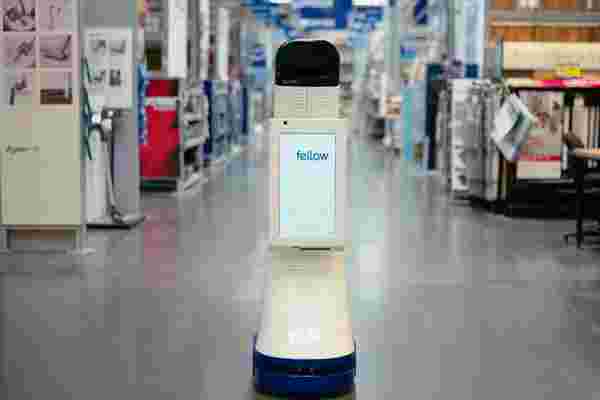 Lowe's推出了新的自主店内机器人LoweBot