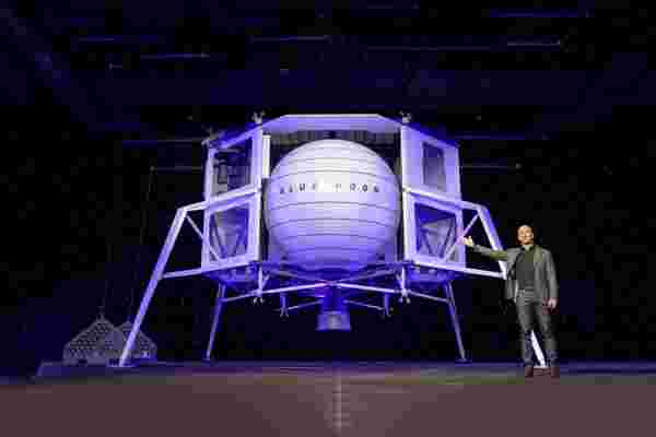 杰夫·贝佐斯 (Jeff Bezos) 透露了他的 “蓝月亮” 月球着陆器