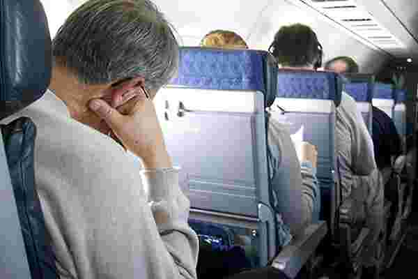 令人惊讶的技巧: 如何在飞机上睡觉